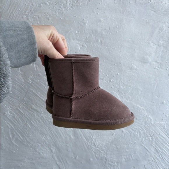 Other - Size 5 toddler mauve ugg styled boots